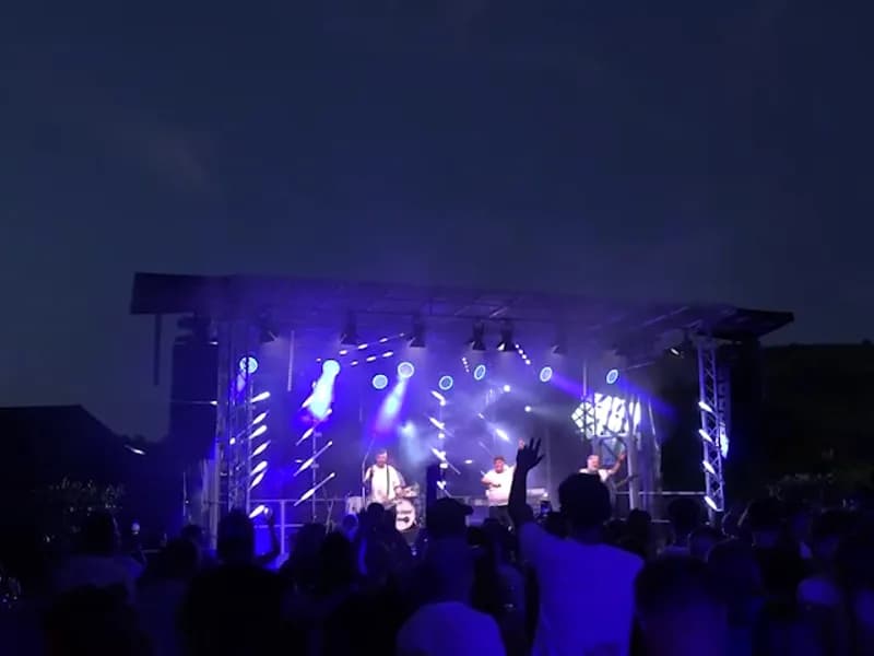 Blick auf dei Festivalbühne der "Wolfstanz"Veranstaltung Wolfenweiler
